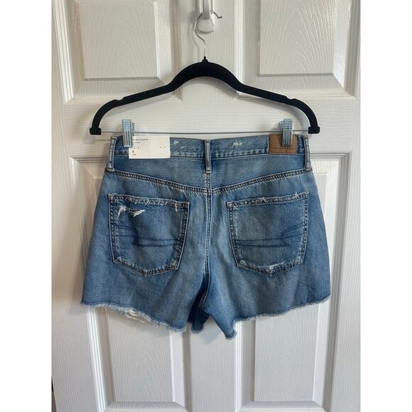 American Eagle NWT 90s Boyfriend Denim Mid Length Shorts Distressed Sz 4 - Picture 2 of 6